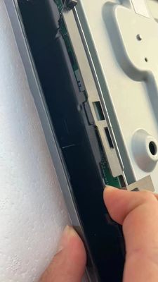 3840*2160 piksel UHD Çözünürlüklü, 1.07B Renkli ve 51 pinli Konektörlü 43 inç LCD TV Paneli